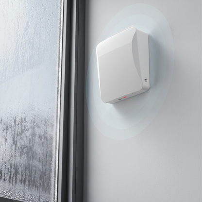 Arida Base 110 WiFi montert på vegg ved vindu i rom med fukt